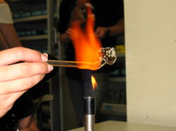 Beim Glasblasen