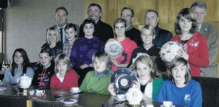 Foto vom Empfang der TGG-Mädchen durch Bürgermeister Wolfgang Kellner im Rathaus Leer