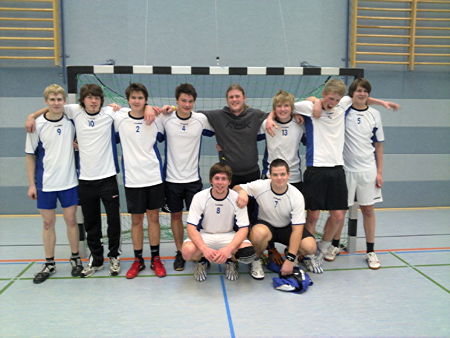 Foto der Mädchenmannschaft des TGG beim Handballturnier in Esens 2010 