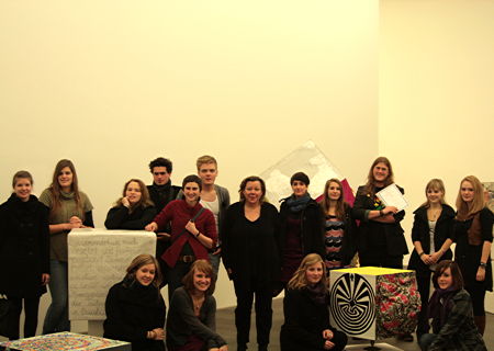 Foto des Kunstkurs KU101 2009/10 im Museum Küppersmühle 