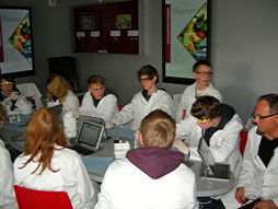 Foto vom Besuch des Discovery Trucks der Rijksuniversität Groningen 2010