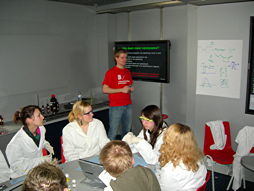 Foto vom Besuch des Discovery Trucks der Rijksuniversität Groningen 2010