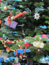 Foto vom Schmücken des Weihnachtsbaums 2011