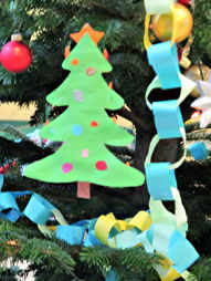 Foto vom Schmücken des Weihnachtsbaums 2011