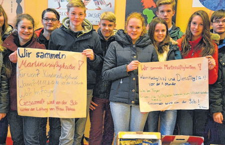 Foto von an der Sammelaktion beteiligten Schülerinnen und Schüler