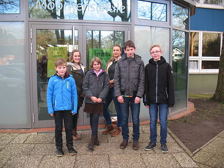 Foto der Teilnehmer des TGG beim Kreisentscheid „Plattdeutsches Lesen 2015“ 
