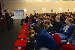 Foto von der Veranstaltung mit Matthias Groote, MdE, am 19. Juni 2015 in der Aula des TGG