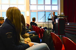 Foto von der Veranstaltung mit Matthias Groote, MdE, am 19. Juni 2015 in der Aula des TGG