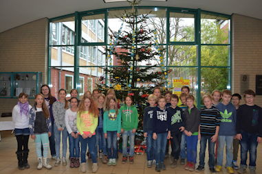 Foto vom Schmücken des Weihnachtsbaums 2014