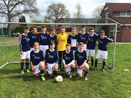 Foto des Jungenteams (WK II) des TGG beim Fußball-Kreisentscheid 2016