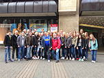 Gruppenfoto der 10d 2015/16 mit Elton auf ihrer Klassenfahrt nach Köln