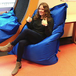 Foto von 'fatboy'-Sitzsäcken in der Schülerbibliothek