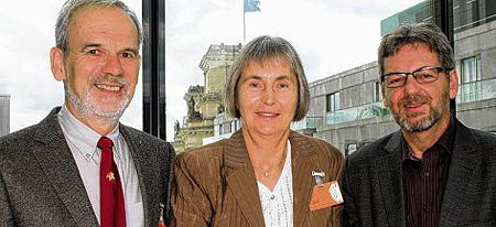 Foto des früheren stellvertretenden Schulleiters des TGG Jörg Kenter mit seiner Frau Sabine und MDB Markus Paschke
