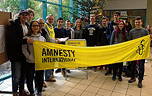 Foto der Übergabe von Petitionslisten