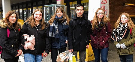 Foto vom Team des TGG-Schulsanitätsdienstes bei der Obdachlosen-Aktion (2017)