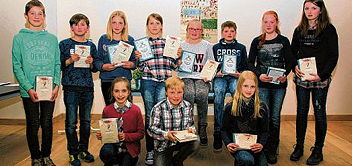 Foto der Teilnehmer beim Kreisentscheid des Vorlesewettbewerbs 2016/17