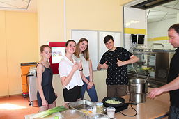 Foto von der Koch-Aktion des Französisch-Grundkurses fr81 am 29.05.2017