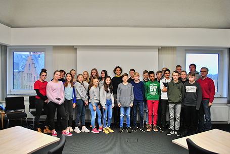Foto der 8ds 2018/19 mit der Bürgermeisterin der Stadt Leer Frau Kuhl
