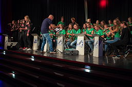 Foto vom Auftritt der Bläserklasse 10cb in der Aula des TGG im September 2018
