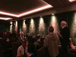 Foto vom Gespräch mit dem Regisseur Hans-Erich Viet im Kinocenter Leer