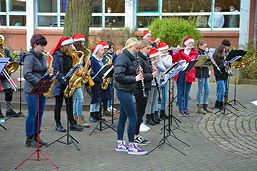 Foto von den vorweihnachtlichen Schulhofkonzerten (Dezember 2020)