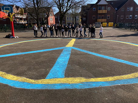 Foto der erfolgreichen Teilnehmerinnen und Teilnehmer