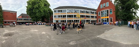 Foto vom Schulhofkonzert Juli 2021 (Frank Wieligmann)