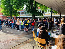 Foto von der Waffelback-Aktion der 7ds zugunsten der Ukraine am 20.05.2022