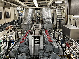 Foto des Schiffsdieselmotors der Berlin
