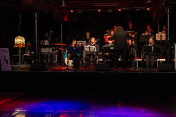 Foto vom Auftritt der Bigband „The Groove Gang“ bei der Lions-Benefizparty am 03.11.2023