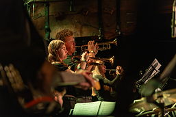 Foto vom Auftritt der Bigband „The Groove Gang“ bei der Lions-Benefizparty am 03.11.2023