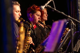 Foto vom Auftritt der Bigband „The Groove Gang“ bei der Lions-Benefizparty am 03.11.2023