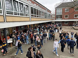 Das Foto zeigt Szenen vom Grundschulinformationstag am TGG 2024.