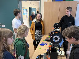 Das Foto zeigt Szenen vom Grundschulinformationstag am TGG 2024.