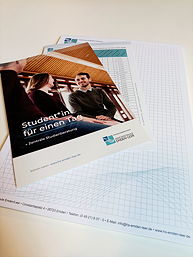Das Foto zeigt Informationsmaterial zur Veranstaltung 'Berufswelten' 2025.