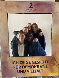 Das Foto zeigt die Schülerinnen und Schüler bei der Themenwoche im Zollhaus (September 2024).