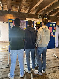 Das Foto zeigt die Schülerinnen und Schüler bei der Themenwoche im Zollhaus (September 2024).