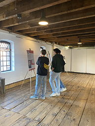 Das Foto zeigt die Schülerinnen und Schüler bei der Themenwoche im Zollhaus (September 2024).