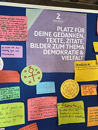 Das Foto zeigt die Schülerinnen und Schüler bei der Themenwoche im Zollhaus (September 2024).
