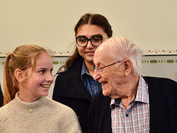 Foto von Albrecht Weinberg mit einer Seminarfach-Teilnehmerin