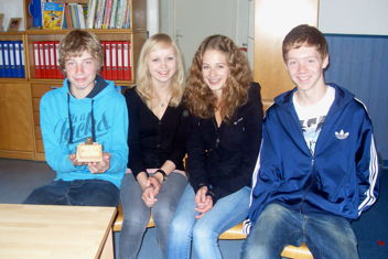Foto vom Arbeitseinsatz der 9e 2009/10 des TGG im KIndergarten 'Paul-Gerhardt-Haus'