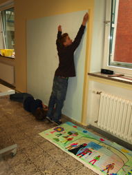 Foto von der Wandgestaltung im A-Trakt des TGG (Schuljahr 2011/12)