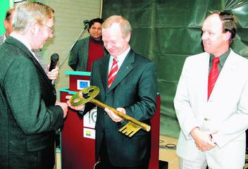 Foto von der Schlüsselübergabe