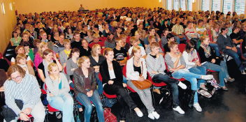Oberstufenschüler des TGG bei der Podiumsdiskussion zur Bundestagswahl 2009