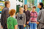 Foto von Gitta Connemann im Gespräch mit Schülerinnen und Schülern des TGG
